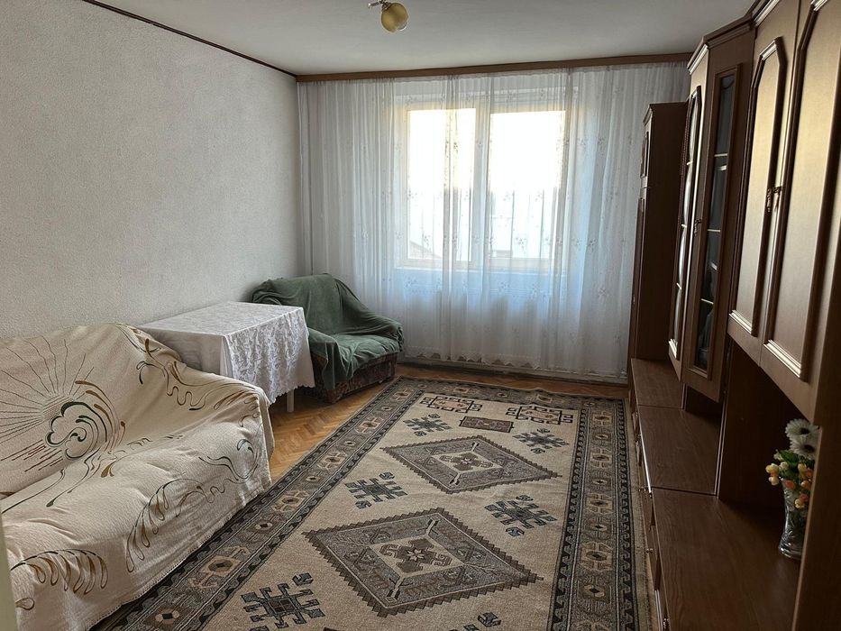 Inchiriez apartament zona policlinica
