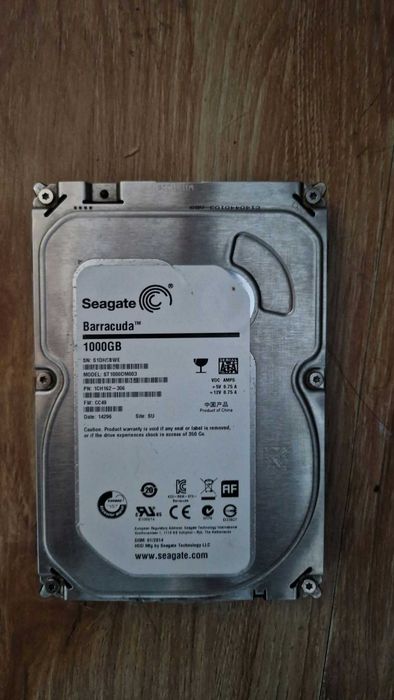 Vand LOT 4 HDD de 1TB defecte pt reparat sau piese 120lei + SSD CADOU