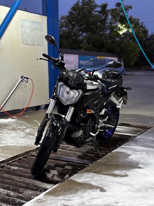 Motocicleta Yamaha MT capacitate 125cc albastru cu gri