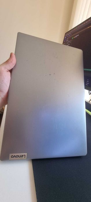 Lenovo IdeaPad Slim 3 - 15' (Ryzen 5 7520U) 8GB/256GB SSD – Всичко работи, нов Windows, счупен екран