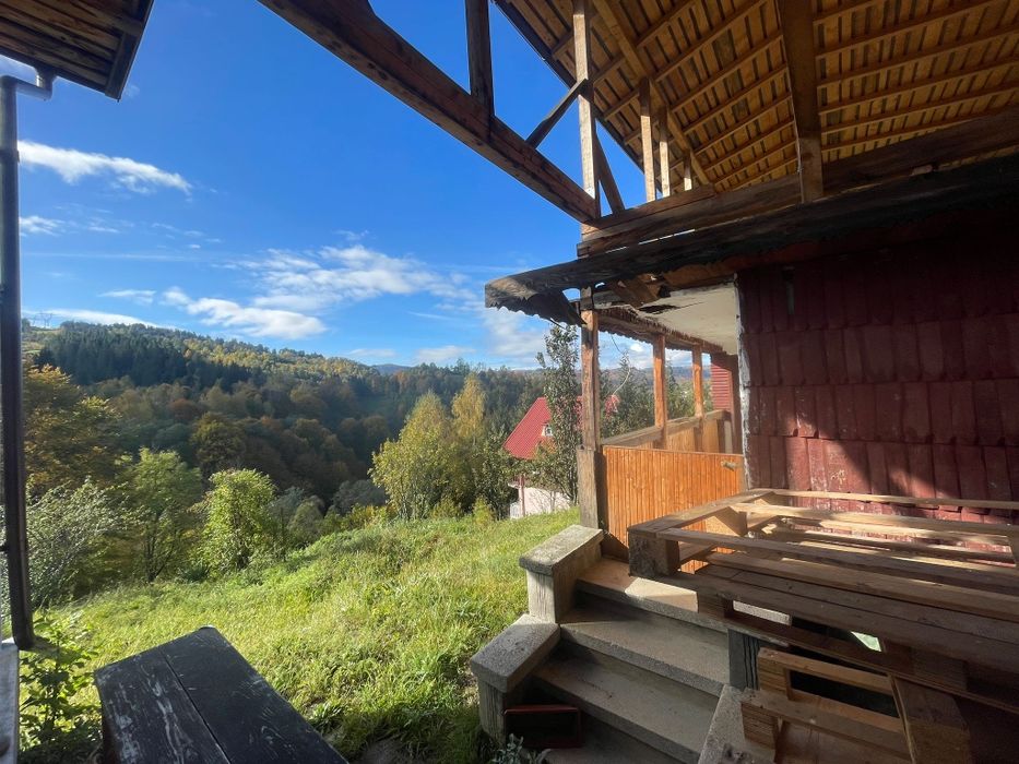 Vând casă în vârf de munte