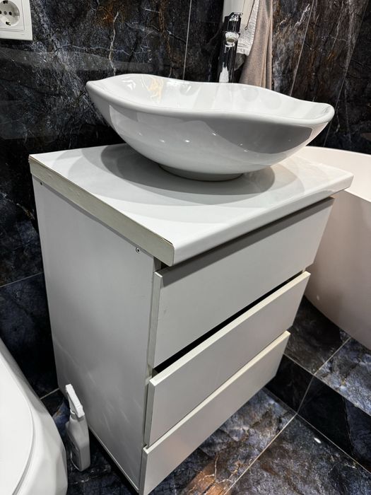 Смеситель Grohe, с раковиной и тумбой