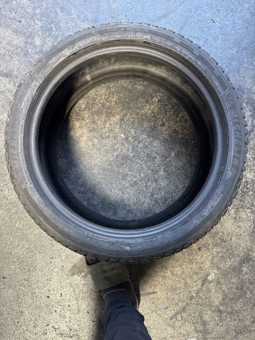 235/40/19 Michelin 96Y