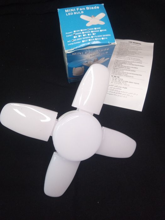 Led лампа със сгъваеми перки