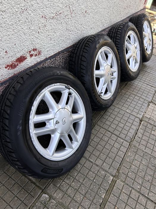 Коплект - летни гуми с алуминиеви джанти за Renault