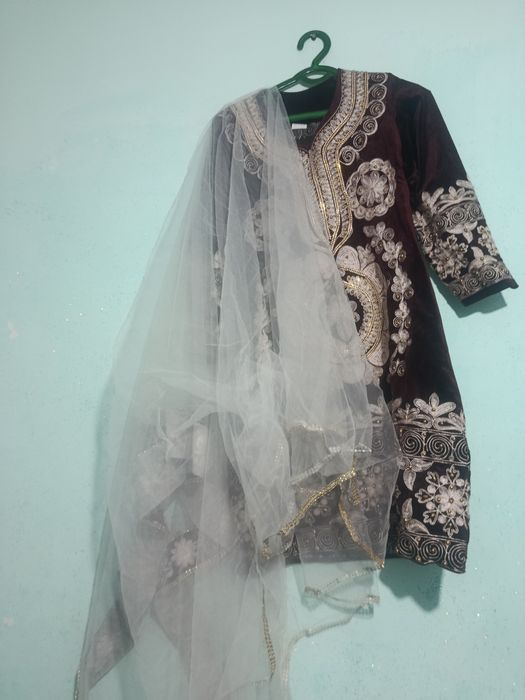 Kelinlik liboslari bir marta kiyilgan yagi har bittasini yuzin oyoq ki