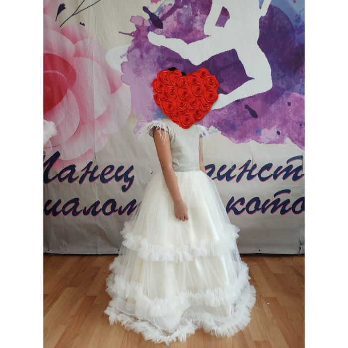 Нарядное белое платье