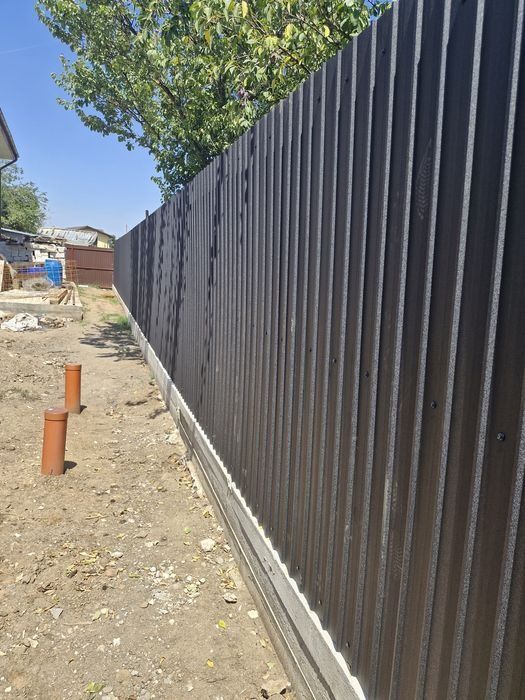 Garduri din sipca metalica, panouri stil jaluzele, tabla, plasa si BCA