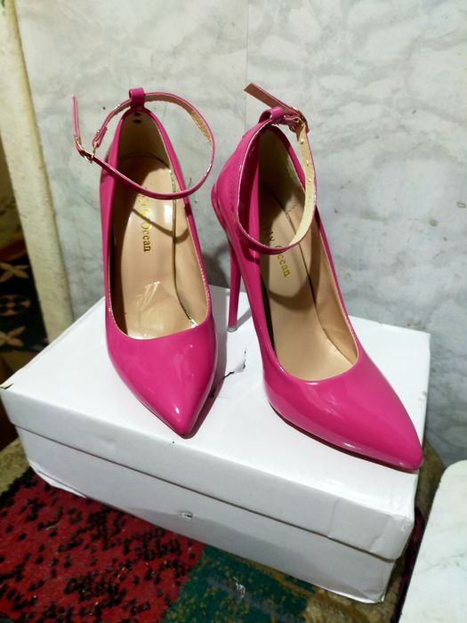Туфли розовые продам