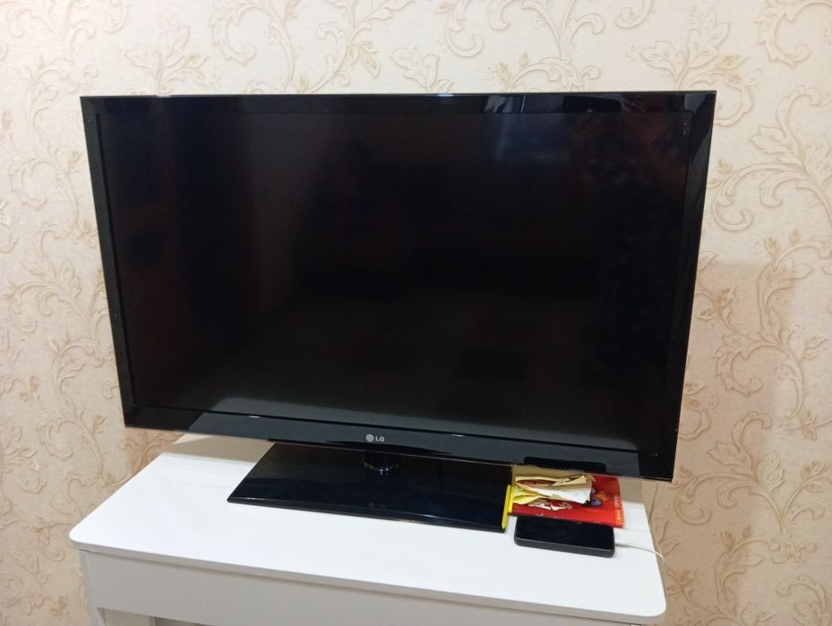 Продам срочно телевизор