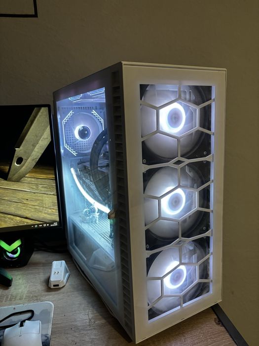 AM5 Геймърски компютър – Ryzen 5 7500F / RTX 5060 Ti / 32GB DDR5 / 2TB Samsung 990 Pro / Win 11 pro