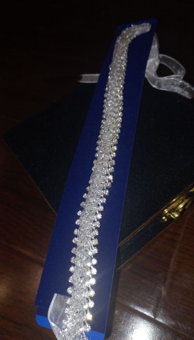 Продам красивый аксессуар бижутерия  и серьги вечерние