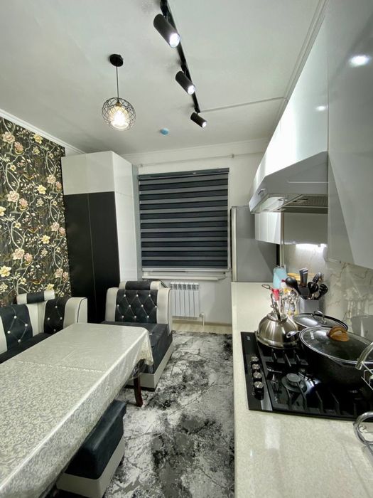 Nurafshon shahrida yangi qurilgan kvartira sotiladi