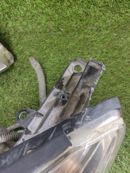 Фары Toyota RAV4