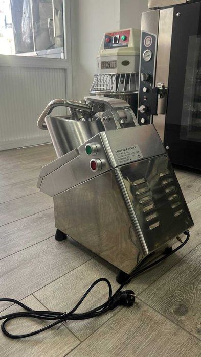 •Резак  для фруктов и овощей