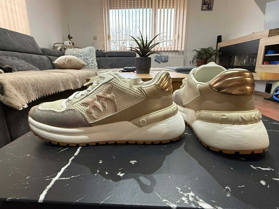 Маратонки PINKO. Обувани само два пъти обувани. Като нови.