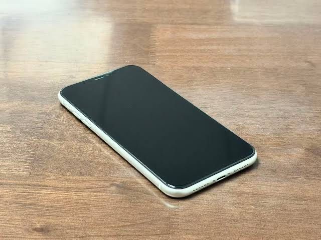 Продам 11 айфон