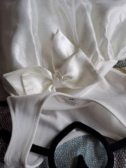 Детска рокля в бяло H&M размер 98-104 , 3 год.