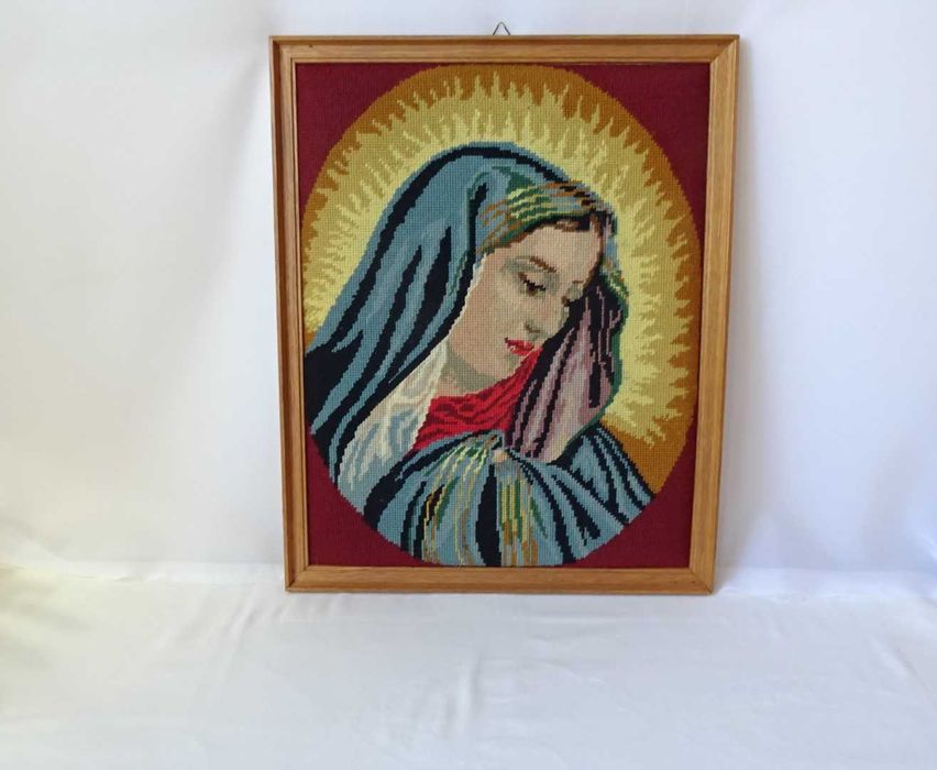 Гоблен  „Богородица “, ръчно изработен, едър бод, дебел вълнен конец.