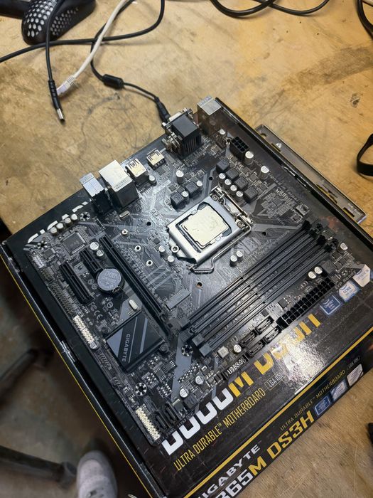 Kit defect i5 9400F + B365 Gigabyte