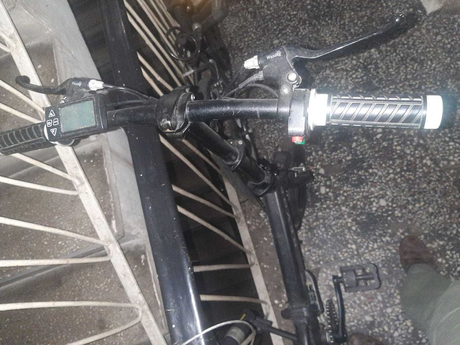 de vanzare bicicleta electrica revoe folosita  3 luni