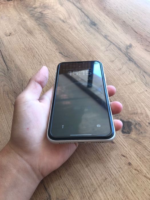 Iphone 11 whitee