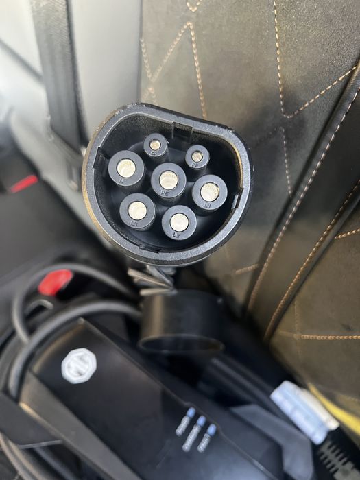 Incarcator masina electrica MG/ Statie incarcare masina MG