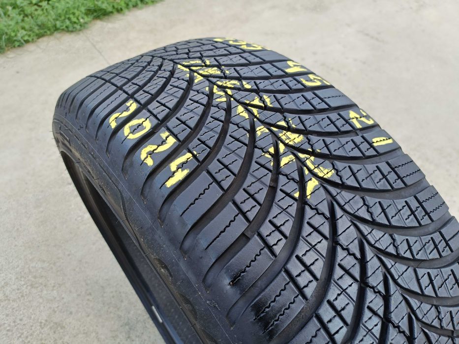 O anvelopa 235 45 21 goodyear vector 4 season 6,8 mm dot 2024