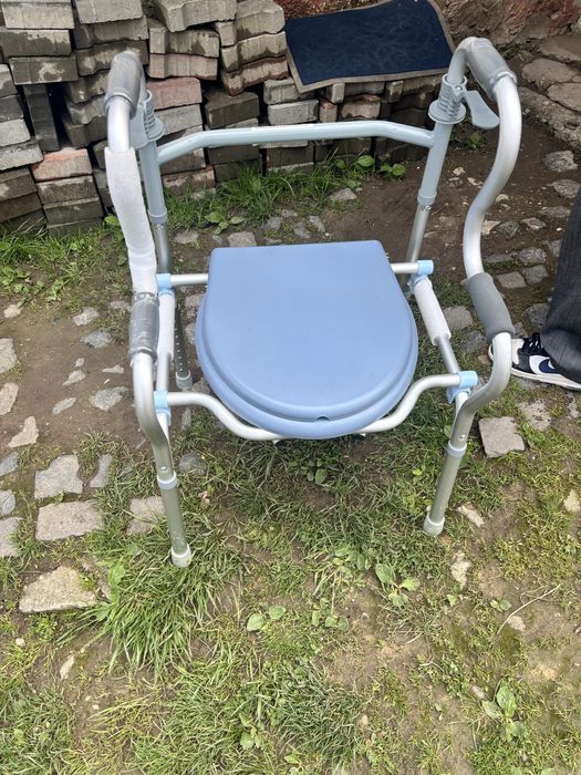 Vând cadru metalic, aeroteram, calorifer electric si scaun cu wc