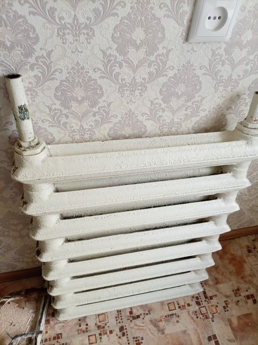 Продам чугунную батарею