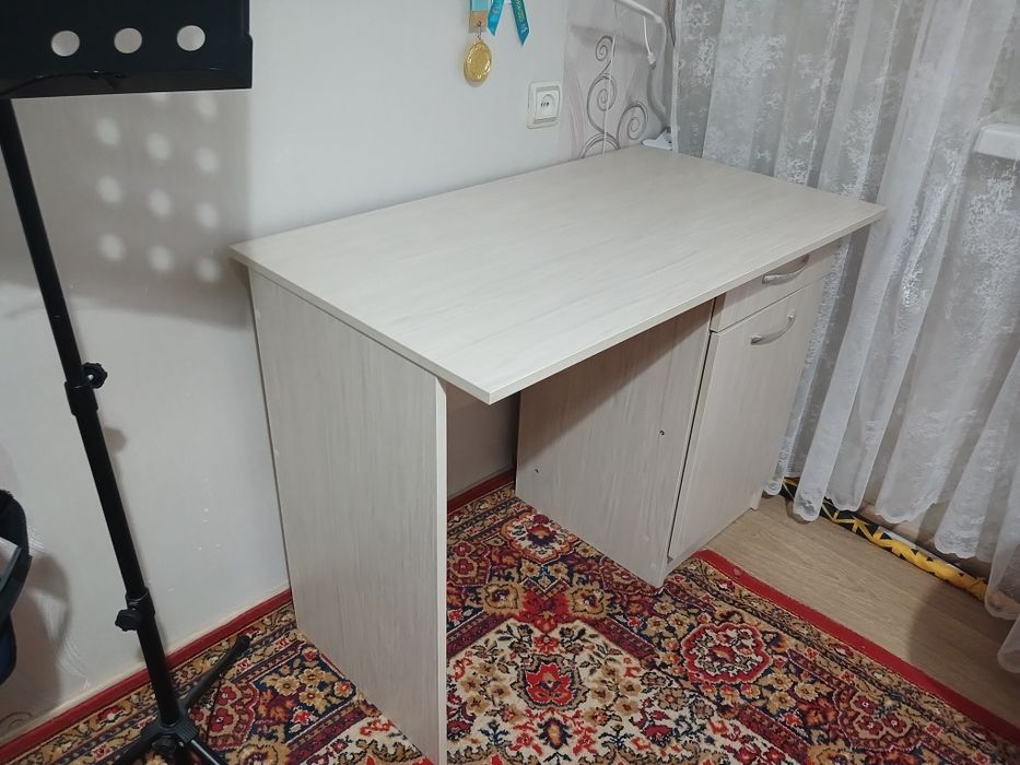 Продам Стол тумбу