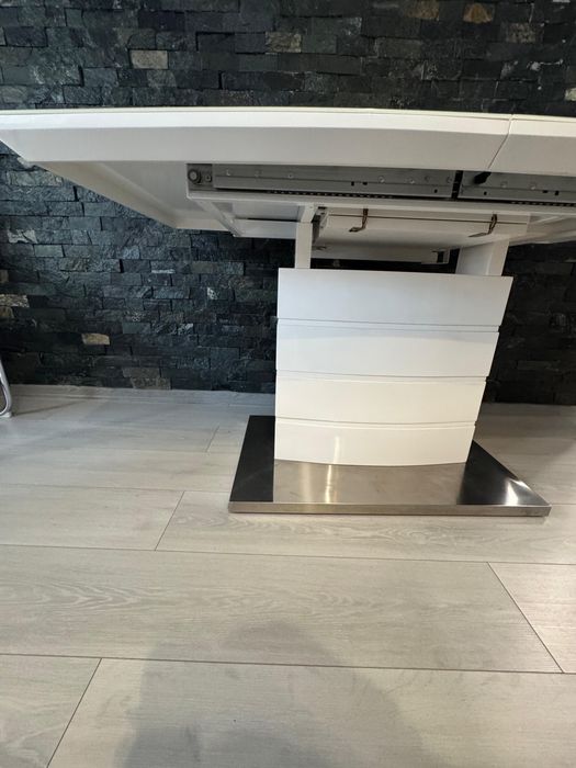 Carryhome XXXLutz Masă din metal si sticlă extensibila