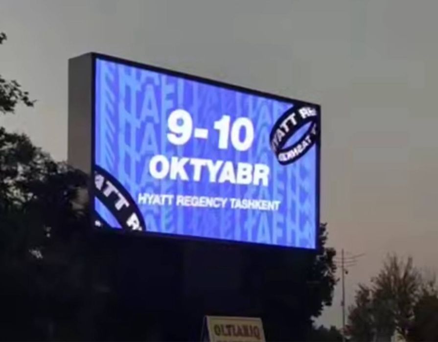 Tayyor ishlab turgan reklama Monitori sotiladi.
