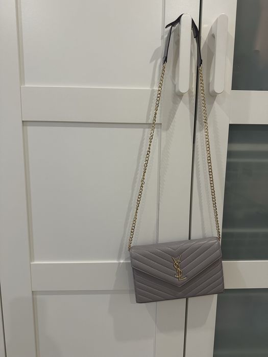 Елегантна нова чанта на Ив Сен Лоран от естествена кожа