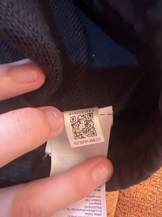 pantaloni scurti originali adidas marimea L perfect pentru M