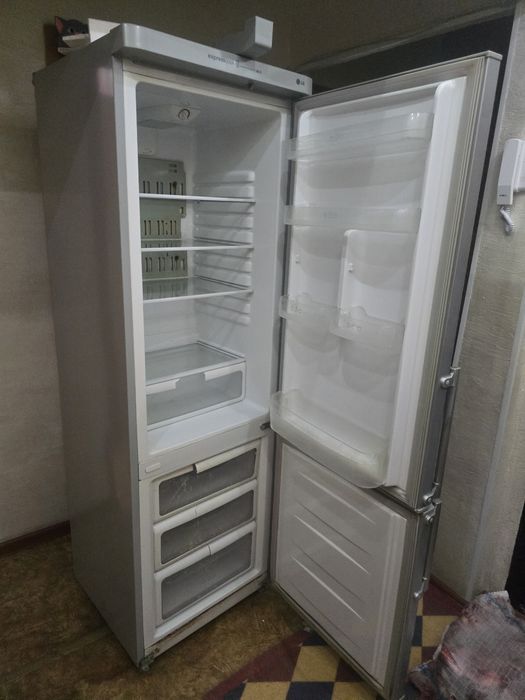 Продам холодильник LG  рабочем состоянии.