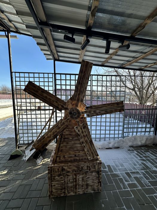 Продам мельницу и телегу из дерева для сада