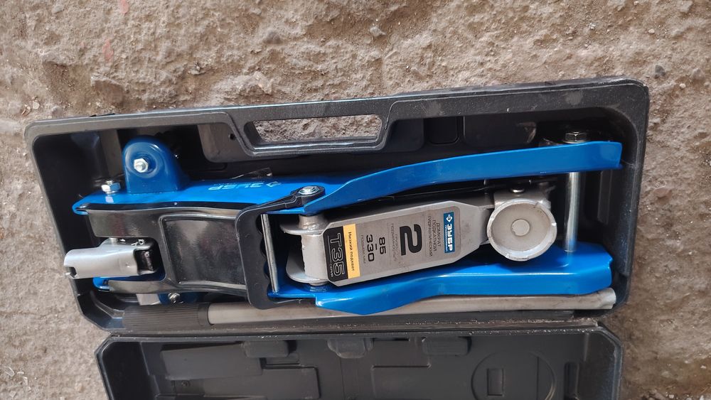 Продам домкрат  б/у