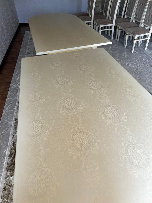 Продам стол гостиный