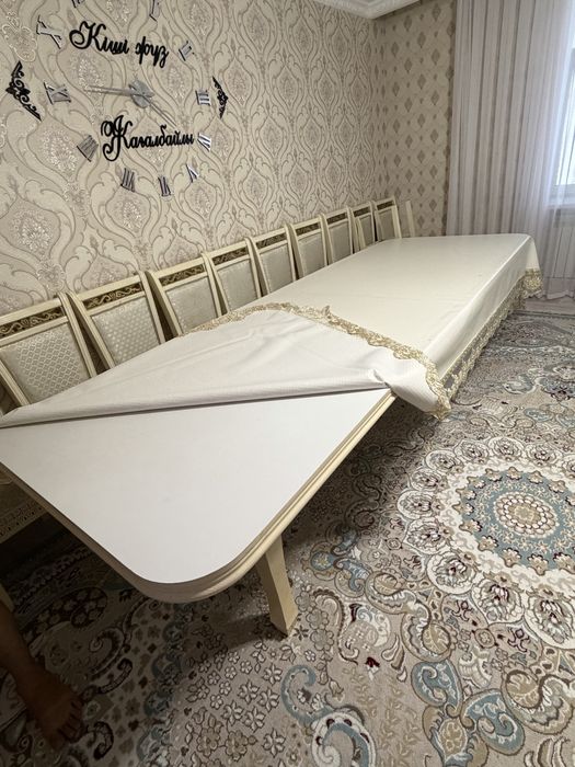 Стол для гостиной