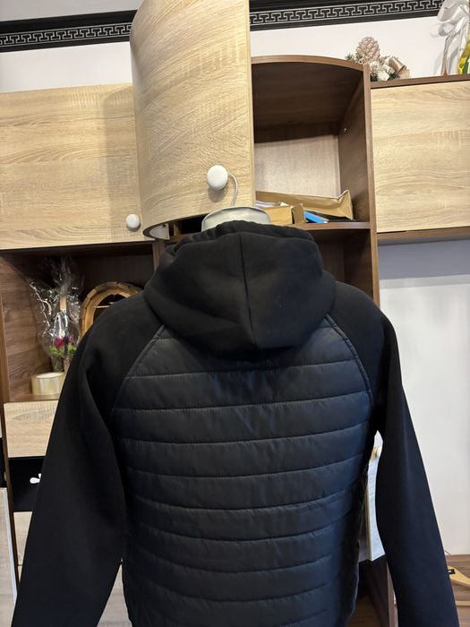 Vând hanorac de barbați