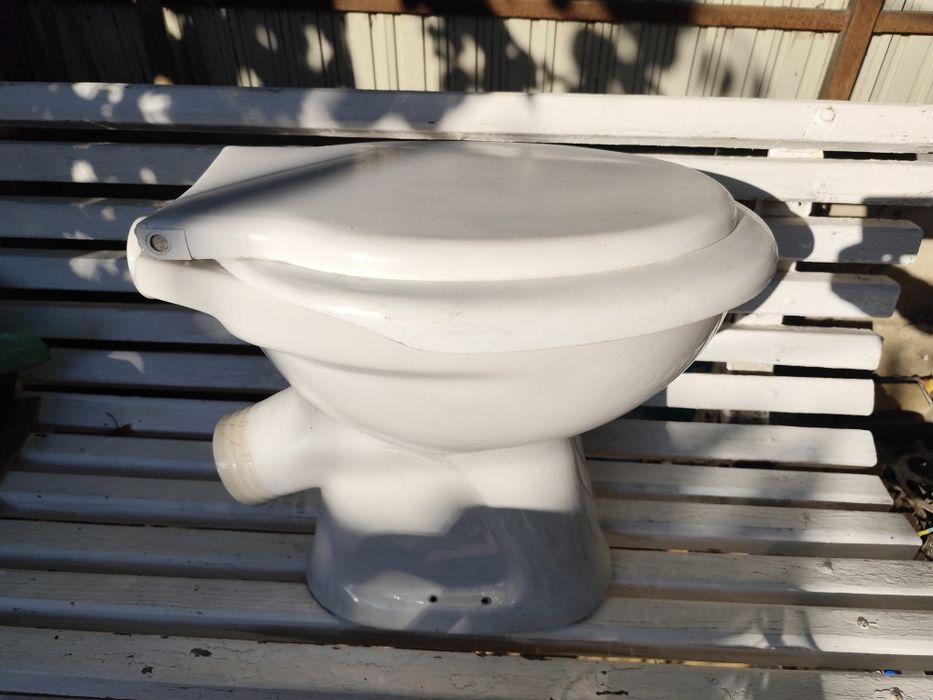 Vas wc ceramic   cu capac