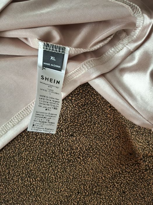 Красива сатенена блузка Л размер