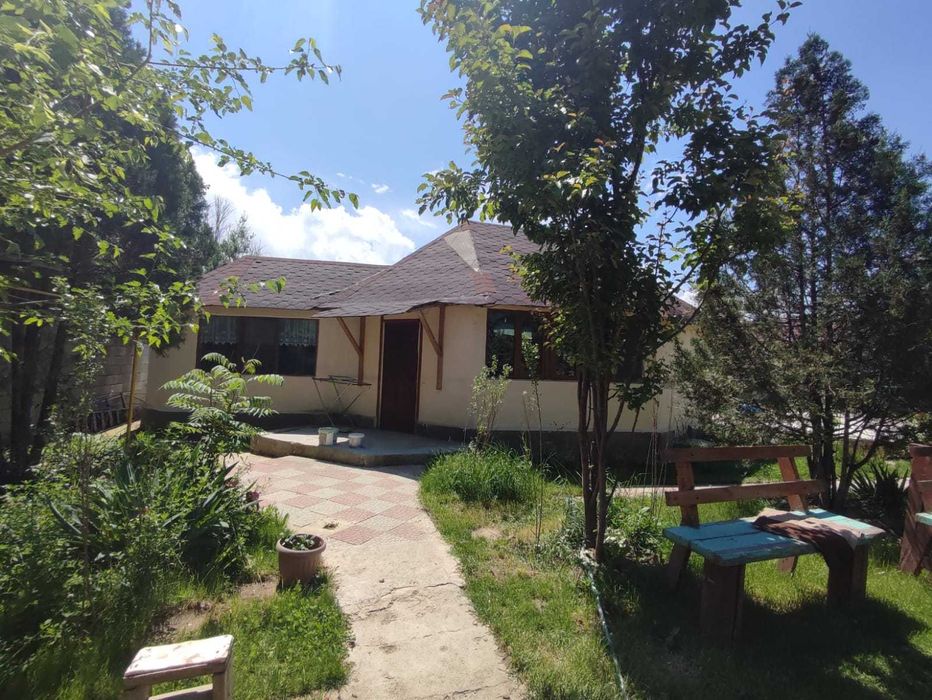 Продам дом 600 кв.м. пос. Райымбек