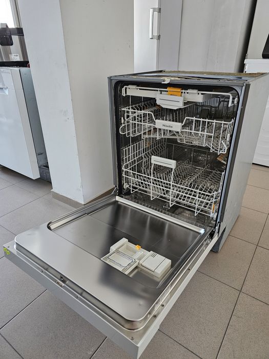 Съдомиялна за частично вграждане Míele