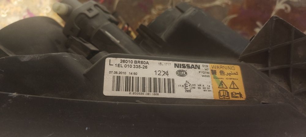 Far dreapta xenon Nisan Qashqai și Skoda superb