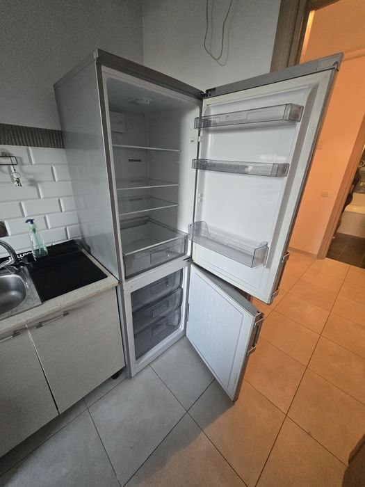 Închiriez apartament
