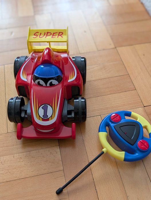 Mașinuța cu telecomanda