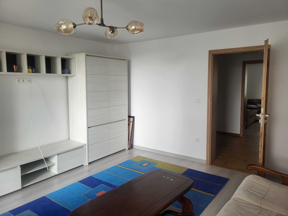 Chirie apartament 3 camere.