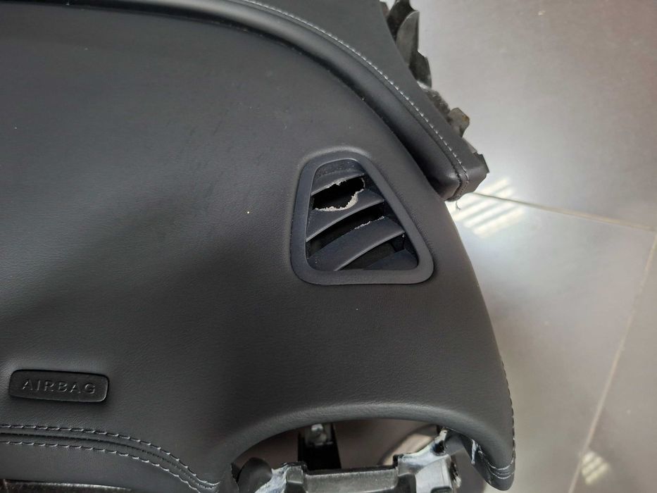 Ново Кожено Табло с Сив шев Mercedes W206 AMG